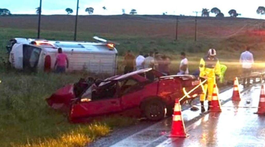 Colisão entre ambulância e carro deixa um morto e quatro feridos em rodovia de MT