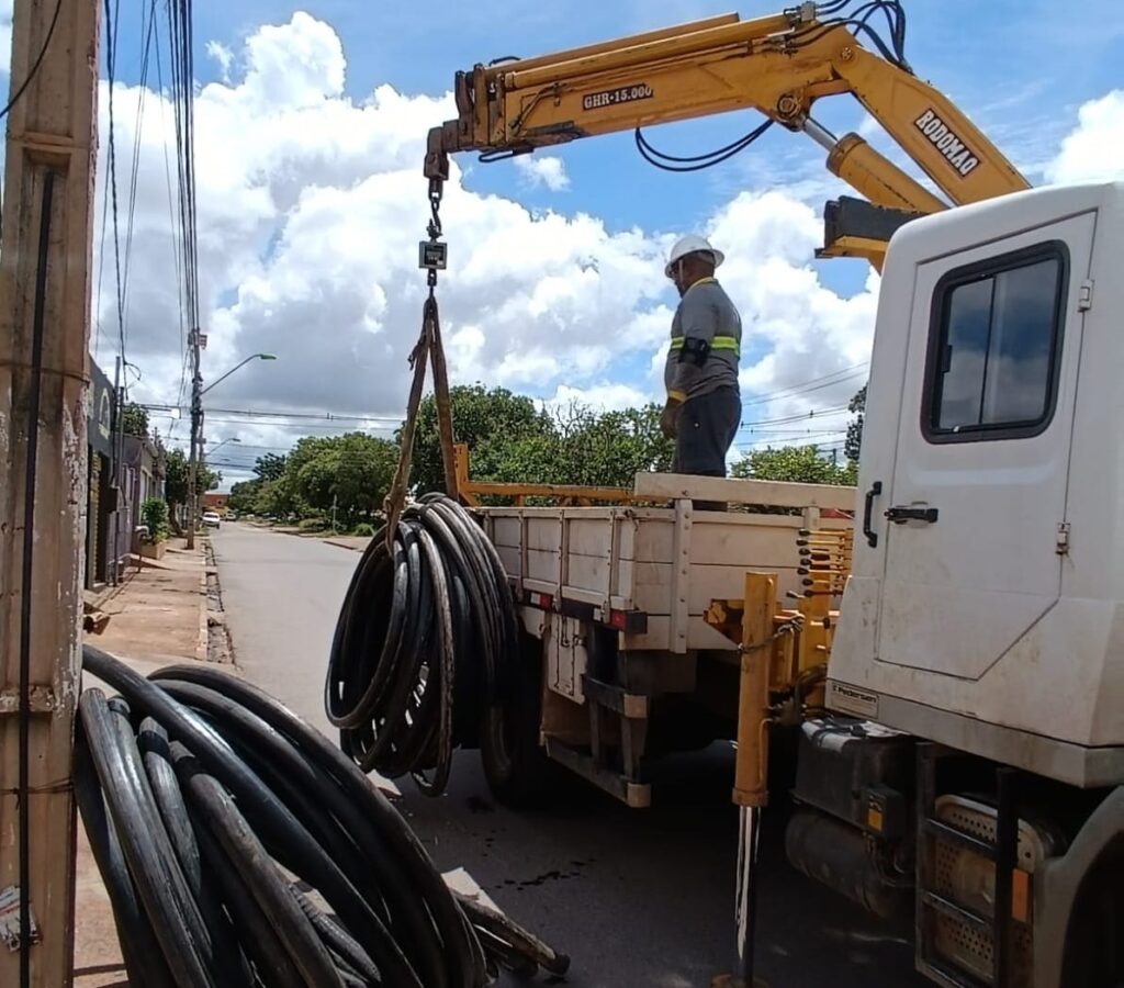 Funcionários são presos com 1 tonelada de fios de cobre furtados de empresa de engenharia em Cuiabá