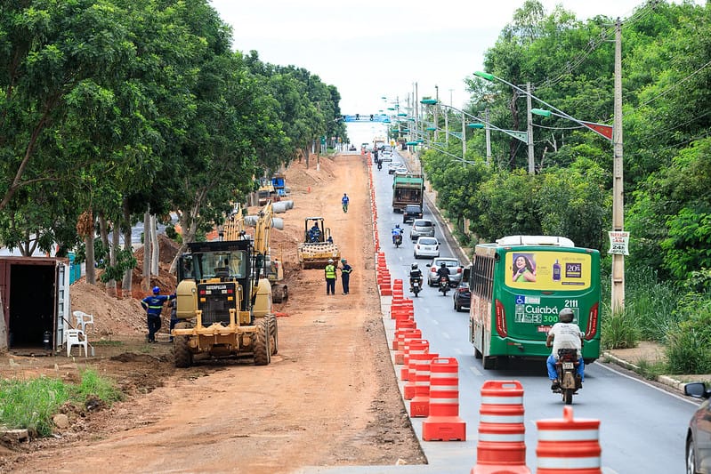 Governador critica andamento da obra do BRT e promete medidas duras contra empresas