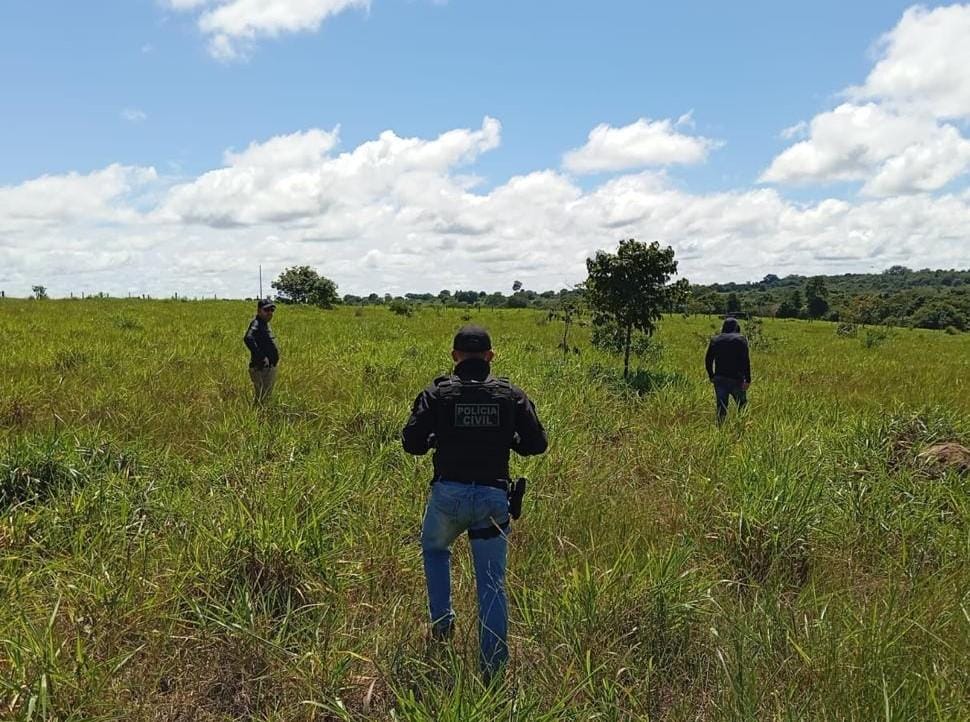 Homicídio de casal na frente do filho foi motivado por desavença na venda de gado, afirma polícia