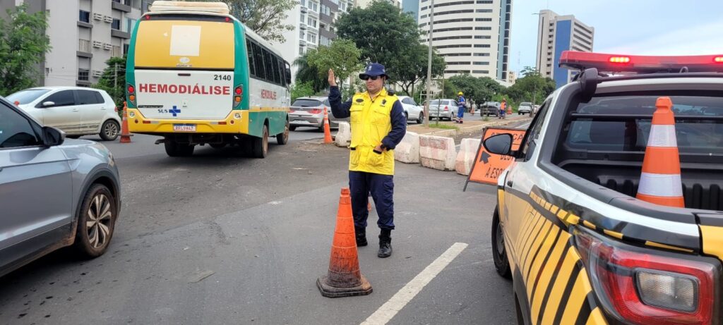 Nova interdição para obras altera trânsito na avenida Miguel Sutil, em Cuiabá