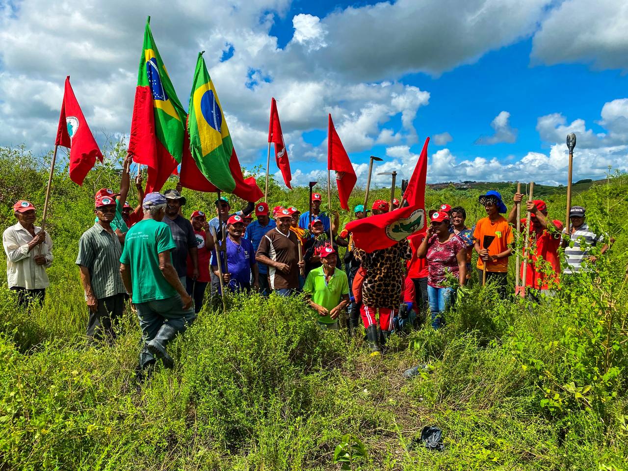 AZEDOU: Membros do MST chamam ritmo da reforma agrária do governo de ‘ridículo’