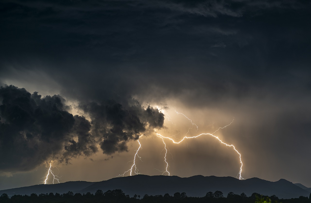 Fevereiro terá calor acima do normal e região com mais de 160 mm de chuva