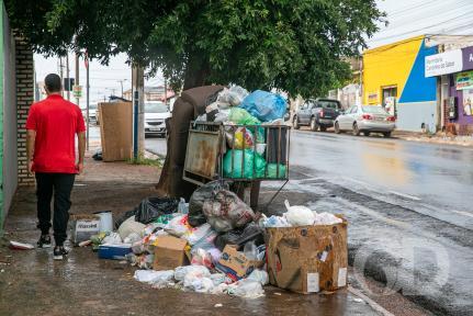 CUIABÁ-MT: Acúmulo de lixo; situação piora em vários bairros de Cuiabá