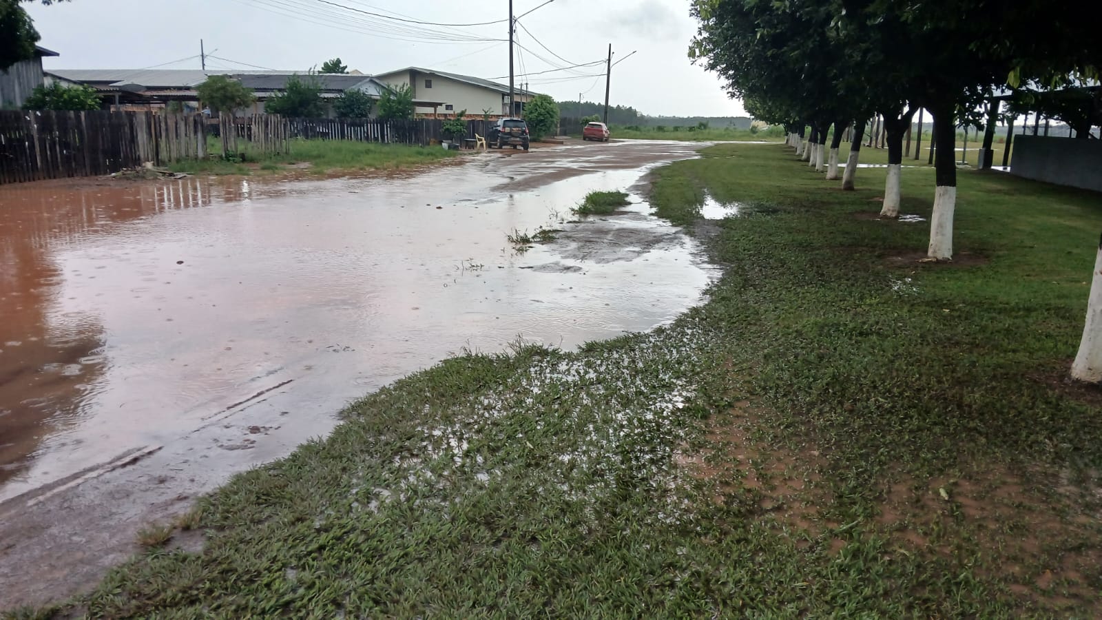 CLIMA E TEMPO: Após uma manhã de muito sol e calor a chuva voltou a castigar produtores rurais de ItanhangÁ-MT