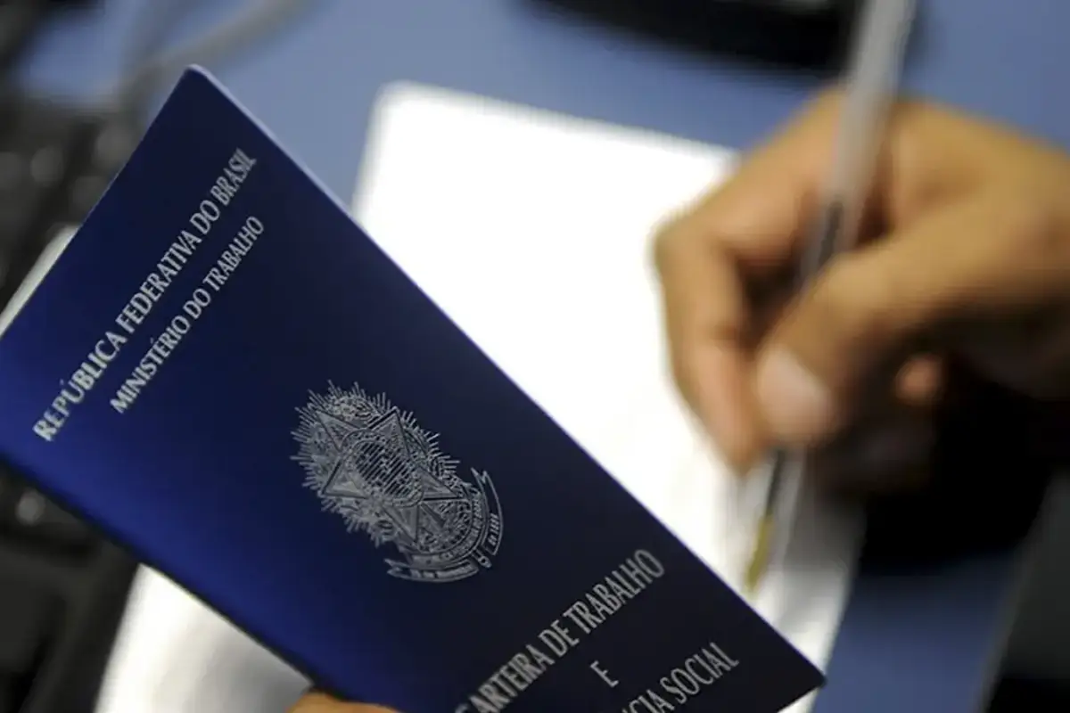 Reforma trabalhista altera férias em 2025? Entenda o que pode acontecer