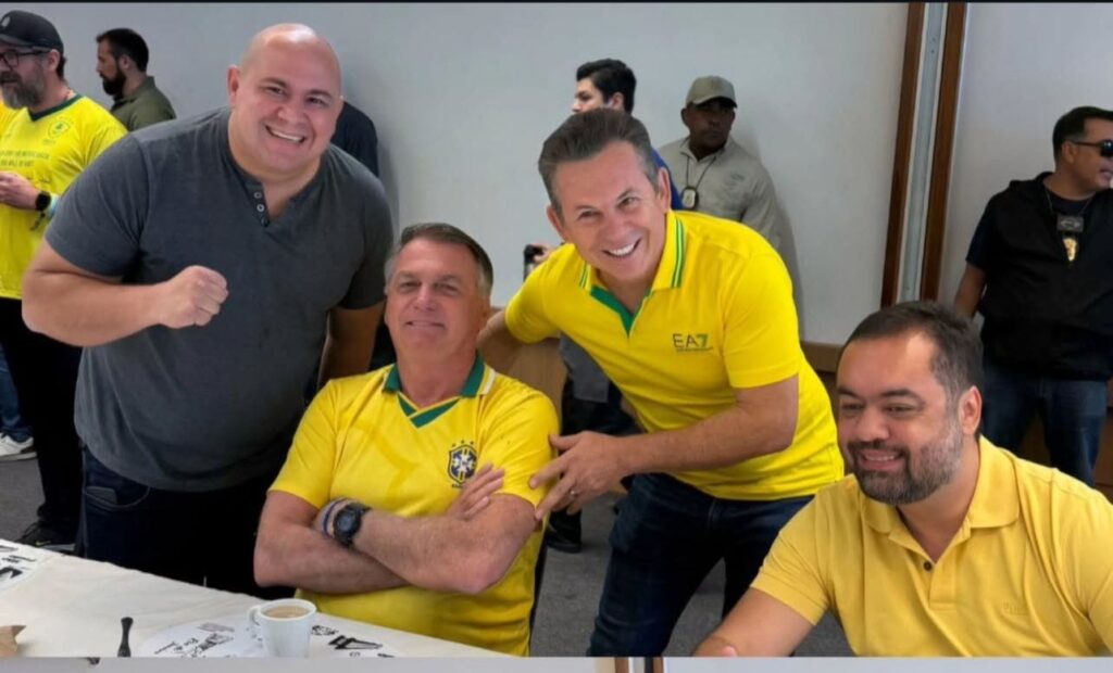 Abilio e Mauro posam ao lado de Bolsonaro em protesto a favor da anistia aos presos de 8 de janeiro