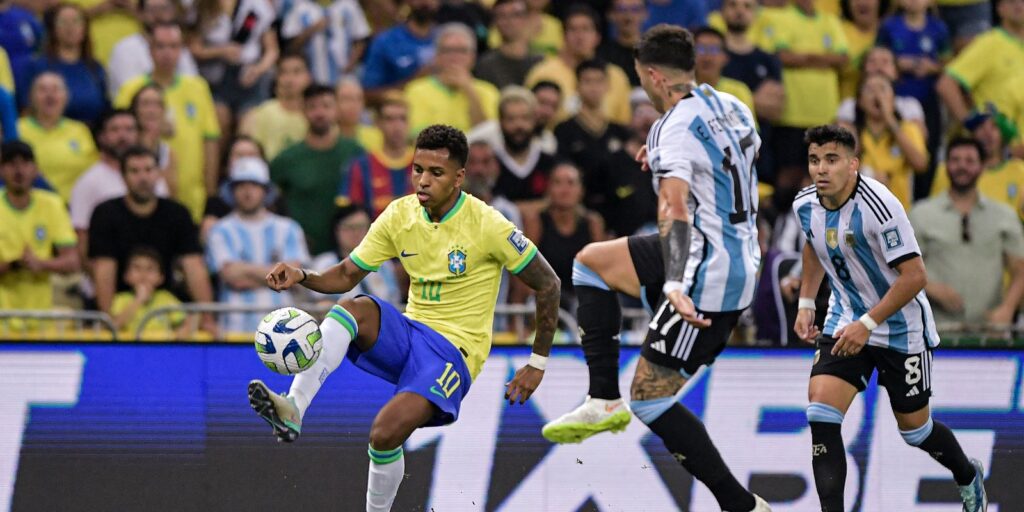 Cheio de desfalques, Brasil visita Argentina pelas Eliminatórias