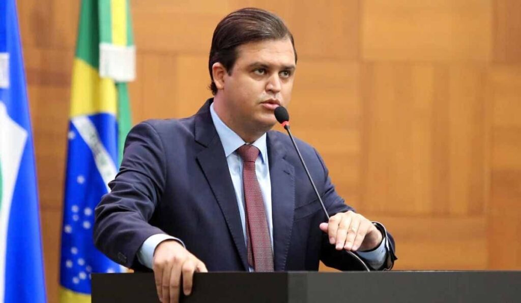 Deputado defende consenso sobre liderança do MDB e diz que Janaína é preferida