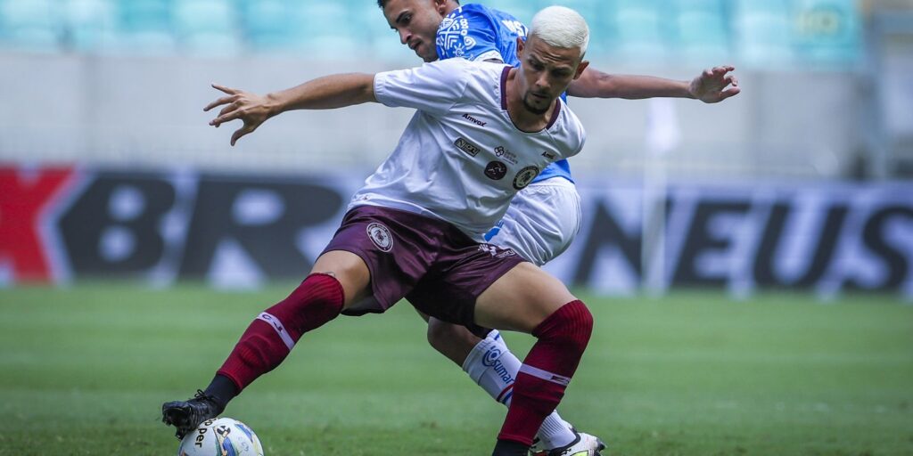 Jacuipense supera Bahia e fica perto da final do Baiano