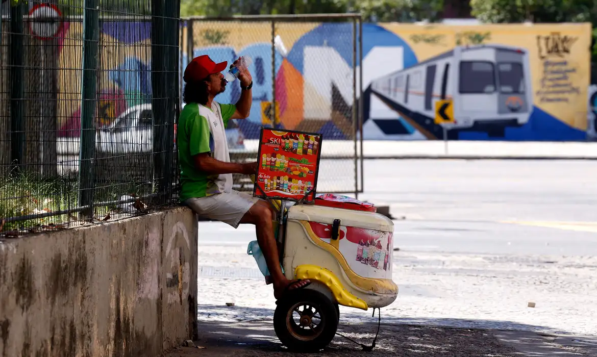 Calor extremo no trabalho afeta saúde a curto e longo prazo