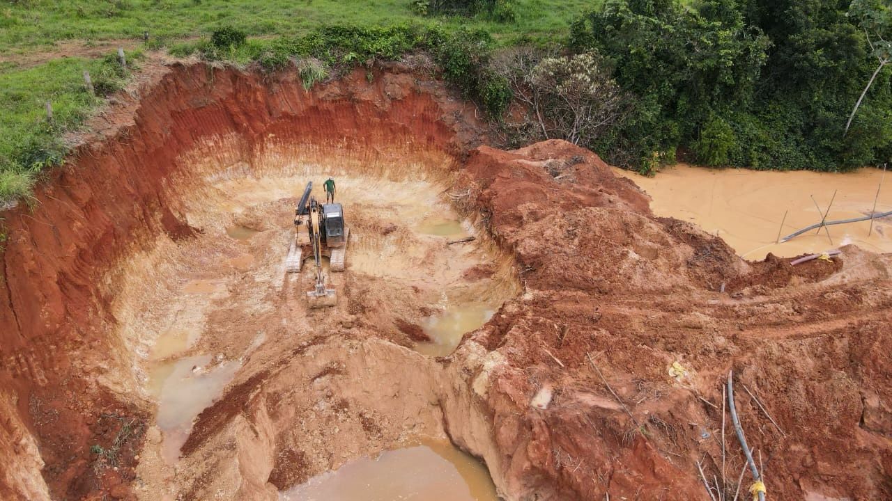 Polícia flagra área de garimpo ilegal no Nortão e apreende maquinários