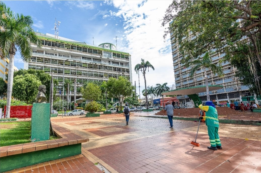 Após 4 meses de gestão, prefeitura de Cuiabá paga salário dos servidores dentro do mês trabalhado