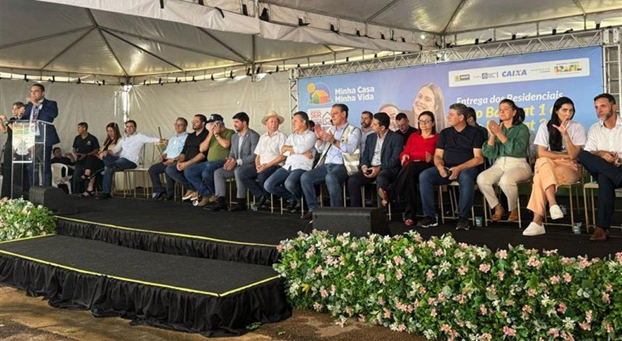 Estado entrega chaves de 192 casas populares em parceria com a prefeitura e União