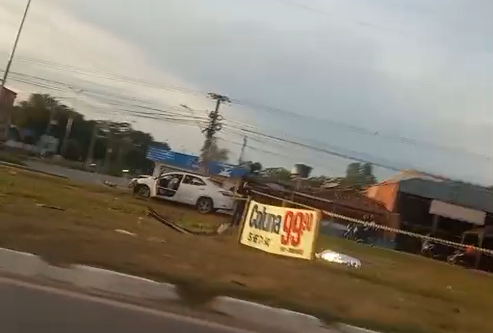 Motorista de Corolla perde o controle, atropela e mata motociclista em Várzea Grande
