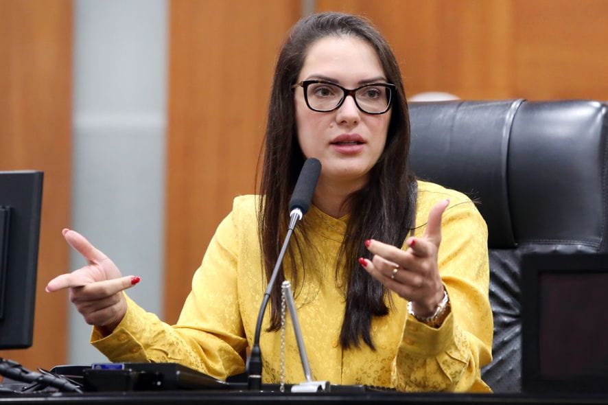 “não venha me fazer de otária”