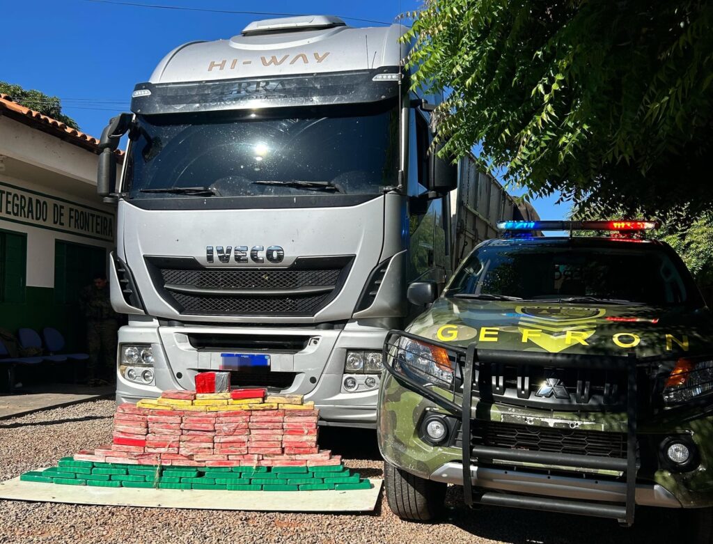 Caminhoneiro é preso transportando R$ 3,2 milhões em cocaína em carga de grãos em MT