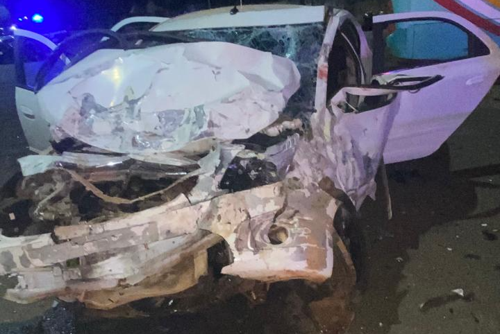 Colisão entre carro de passeio e ônibus deixa um morto e seis feridos em MT