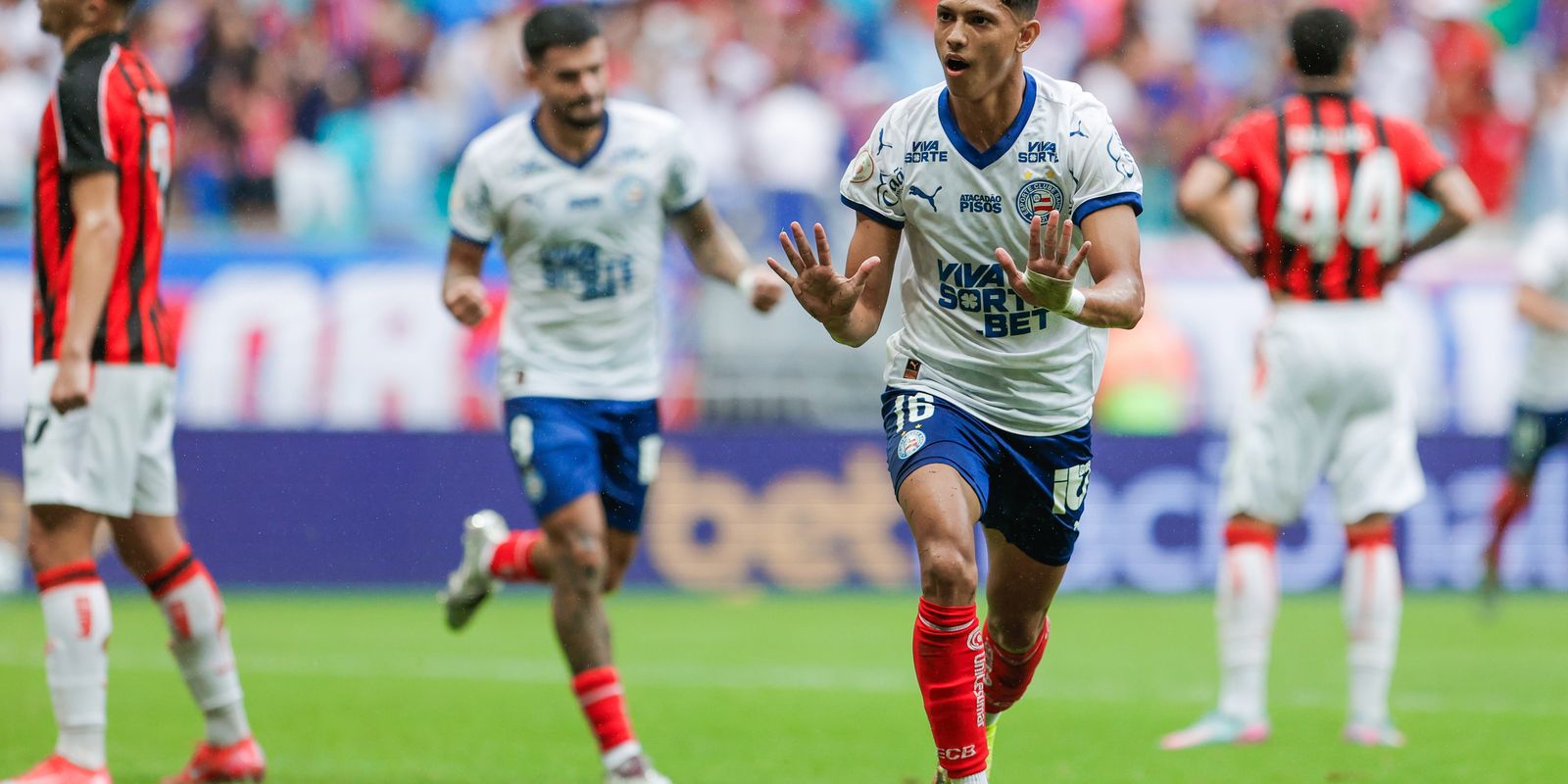 Corinthians e Bahia vencem em rodada de clássicos pelo Brasileirão