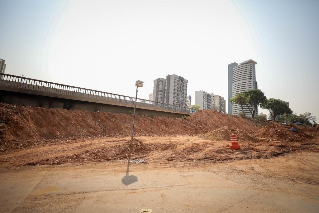 Demolição de extrutura antiga vai atrasar entrega de obra em Cuiabá