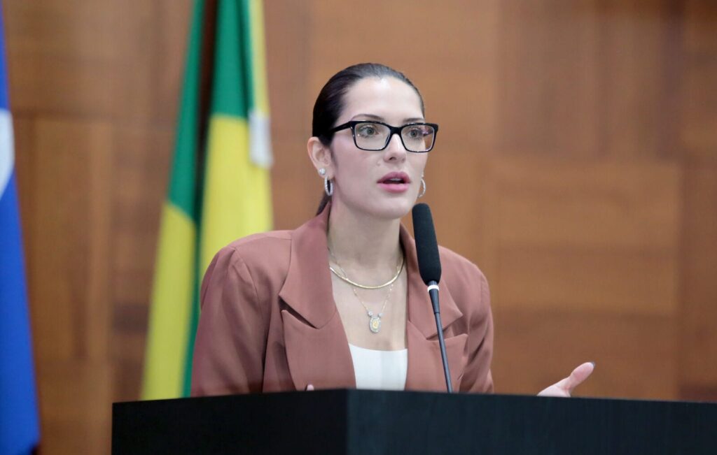 Deputada apresenta PEC para garantir pagamento de emendas à saúde