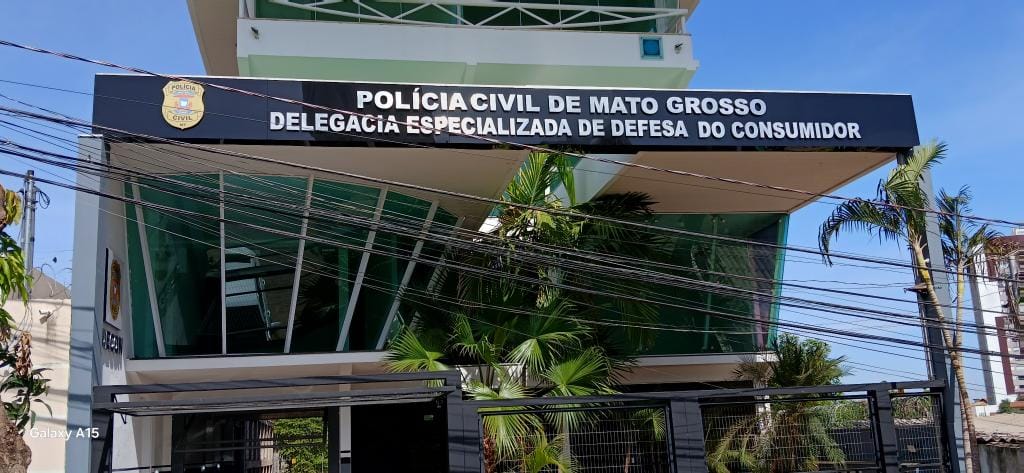 Gerente é preso e laboratório é interditado por falsificação de alvará sanitário em Cuiabá
