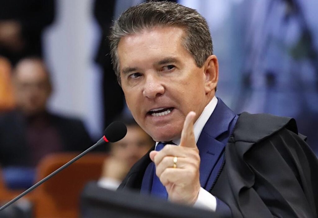 Presidente do TCE aponta irregularidades e elogia Abilio e Flávia por retirada de radares