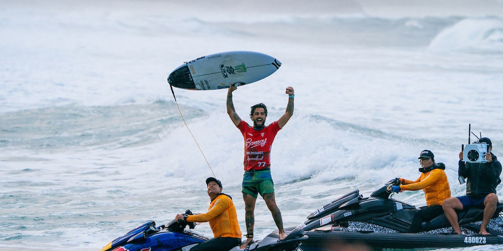 Surfe: Filipe Toleto conquista título da etapa de Gold Coast