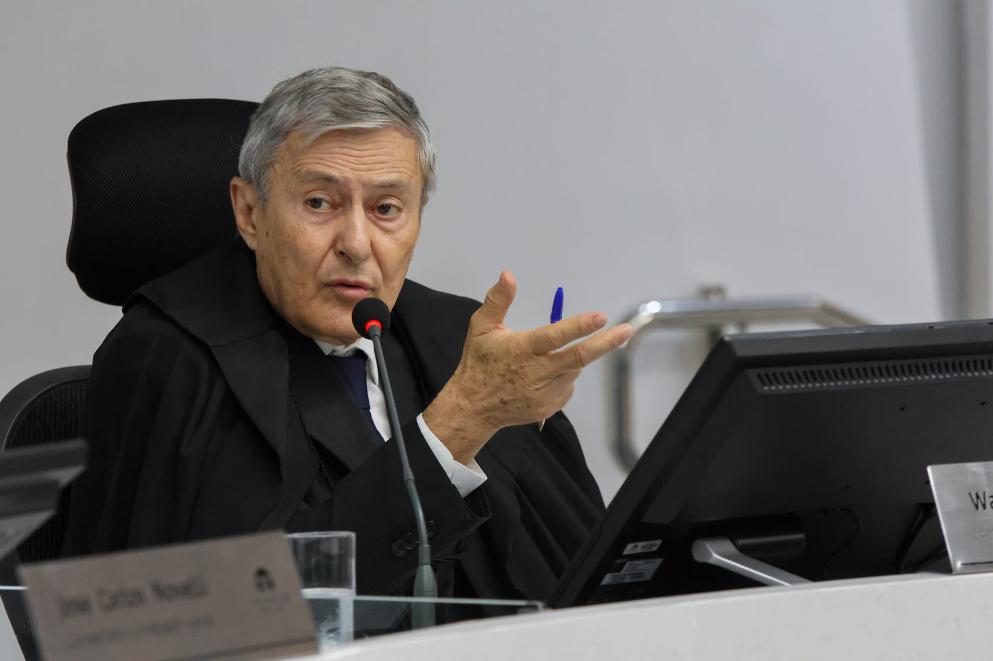 TCE decide que servidor comissionado não deve ser ser exonerado na aposentadoria