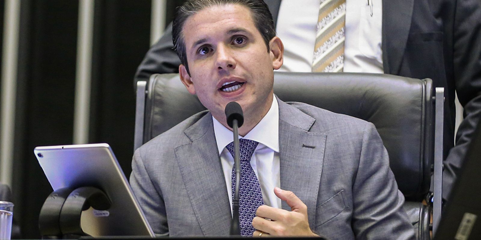 Motta defende participação de bancos no debate da isenção do IR