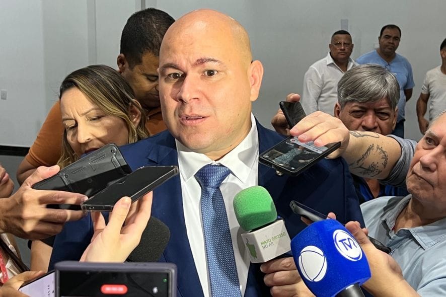 “torço para que saia da política”