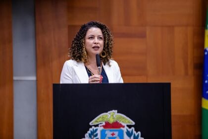 ALMT empossa Professora Graciele e Baiano Filho como novos deputados estaduais