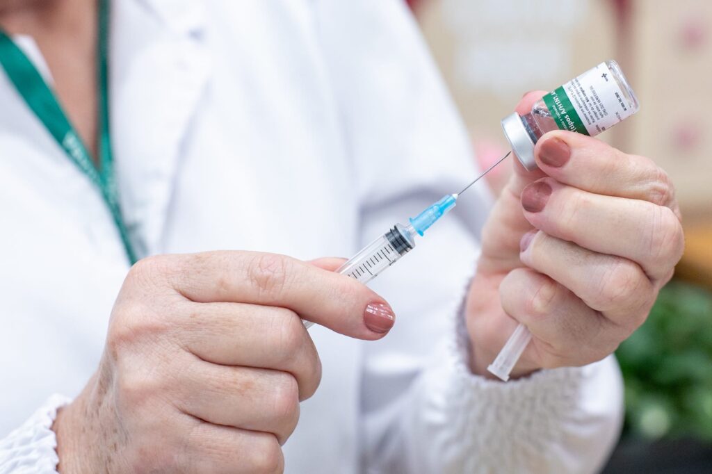 Cobertura atinge só 33% do público-alvo em Cuiabá; vacinação nos shoppings termina neste sábado