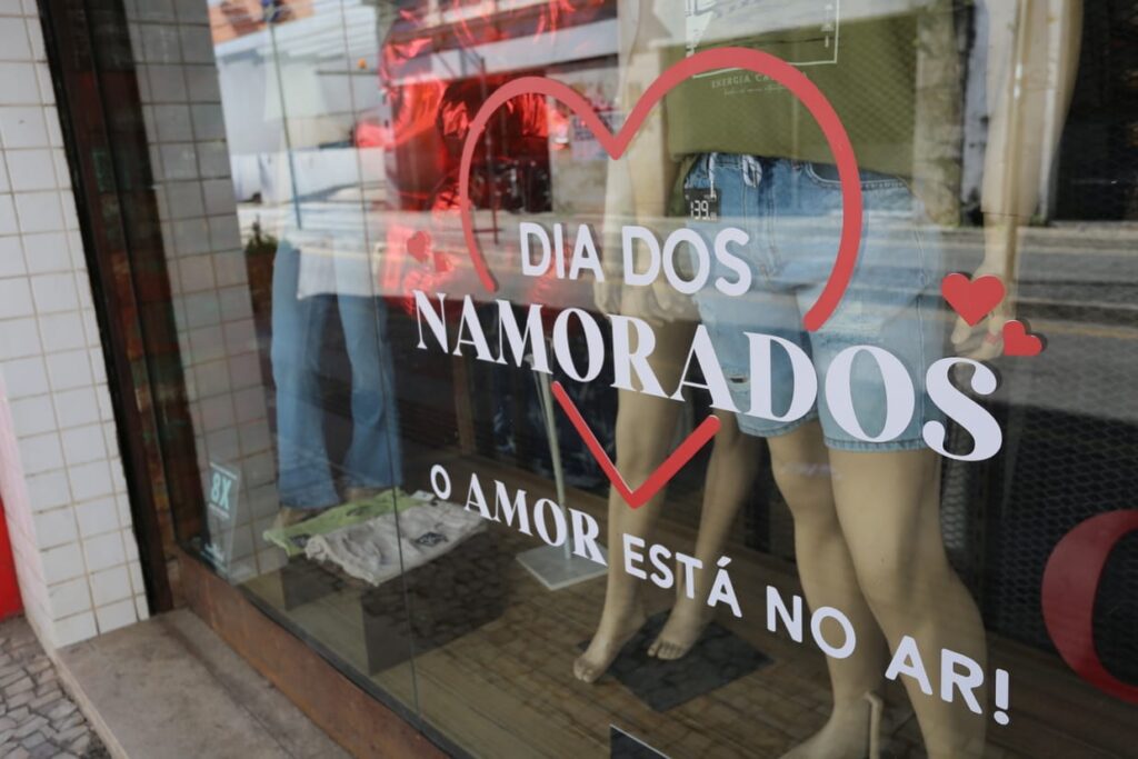 Compras no Dia dos Namorados deve gerar receita de R$ 133 milhões no comércio