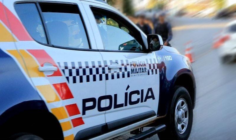 Covarde é preso pela polícia após agredir mulher e criança de apenas um ano