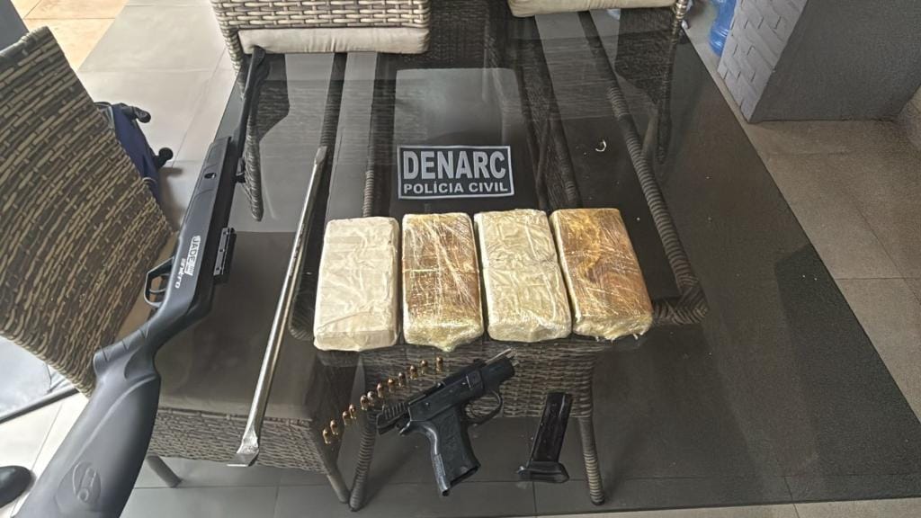 Facção envolvida com tráfico de drogas é alvo da PC e tem carrões de luxo e R$ 13 milhões apreendidos