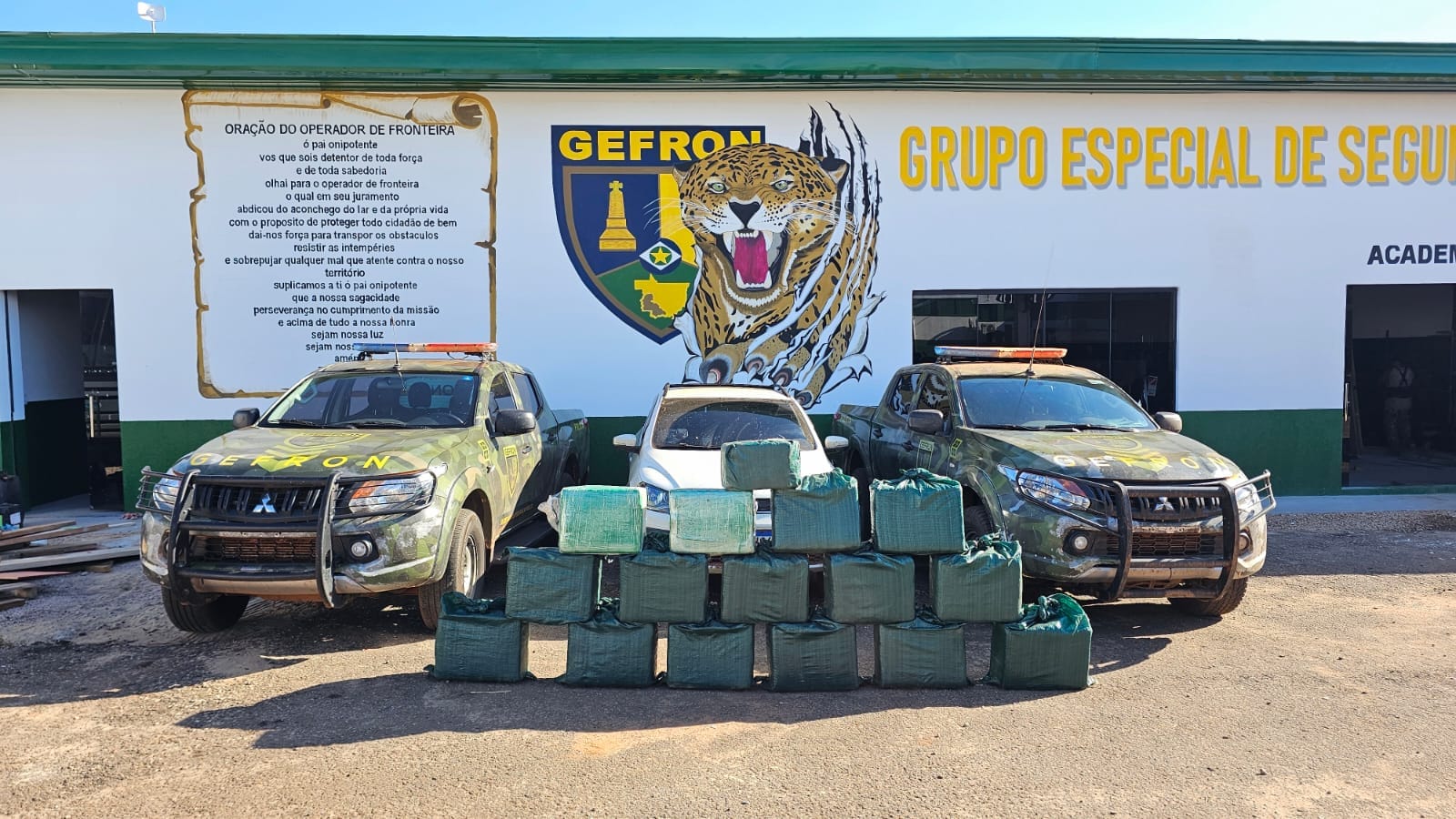 Gefron apreende quase meia tonelada de cocaína avaliada em R$ 9 milhões e prende traficantes