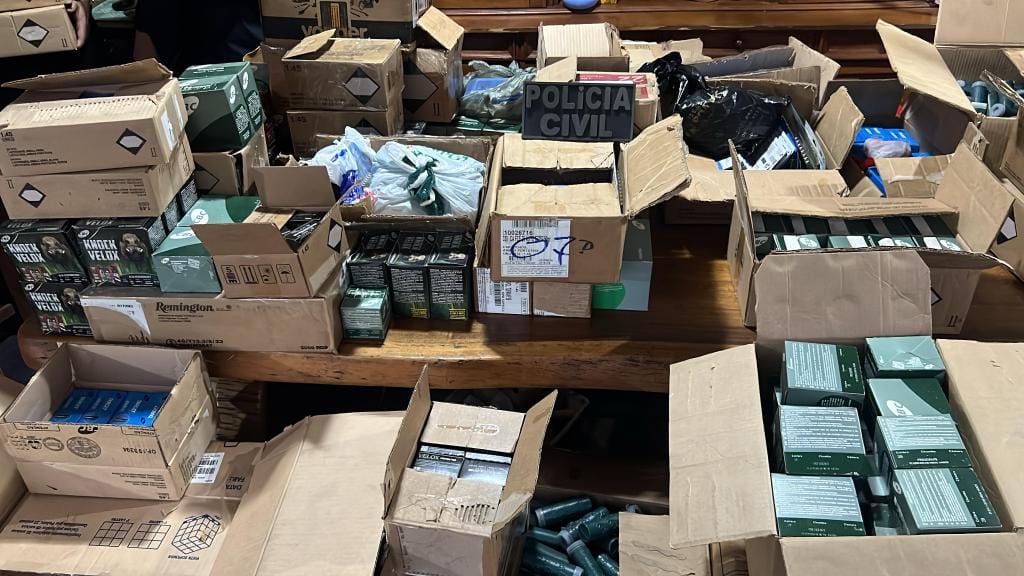 Grupo criminoso envolvido com comércio ilegal de armas usadas em homicídios por facções é alvo da PC