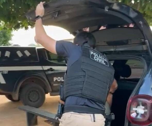 Jovem que matou esposa de 16 anos e amante em cima cama com golpes de faca é preso em MT