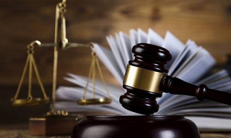 Justiça condena companhia aérea por “trocar avião por ônibus” em viagem de férias com crianças