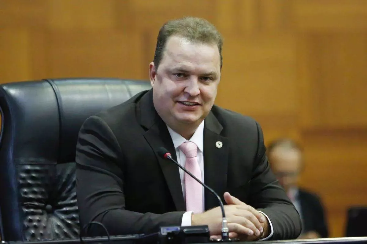 Max Russi critica falta de ação do governo e do Congresso para enfrentar crise fiscal