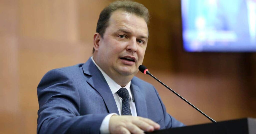 Max Russi defende fusão com PSDB e Podemos, mas não irá em evento em Brasília