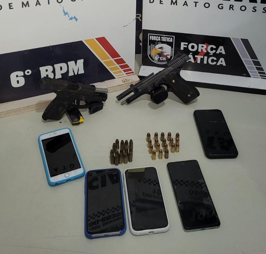 PM e PRF detém integrantes de facção, apreende armas e recupera carro roubado
