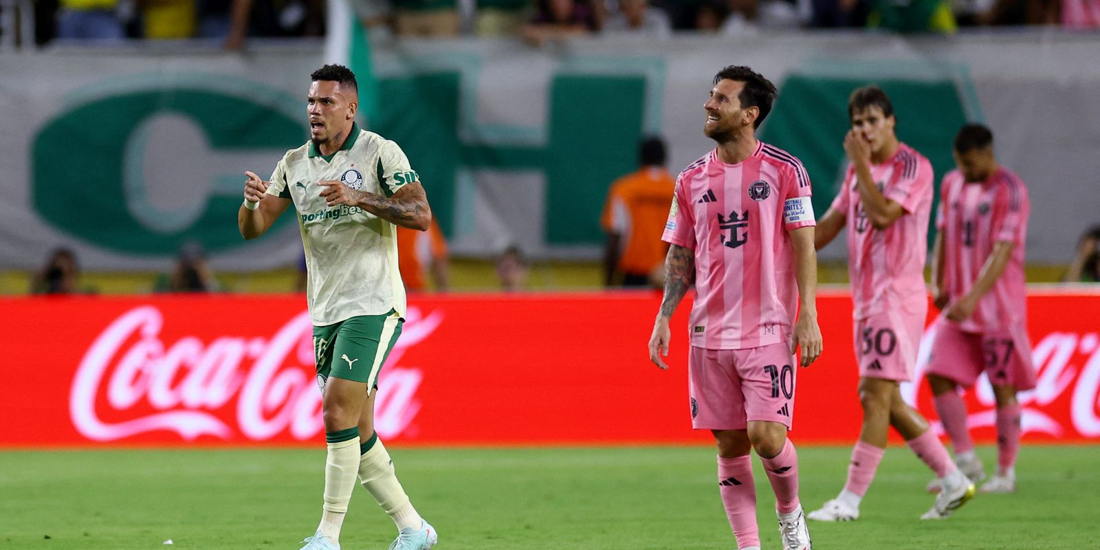 Palmeiras arranca empate com Miami e avança em primeiro no Grupo A