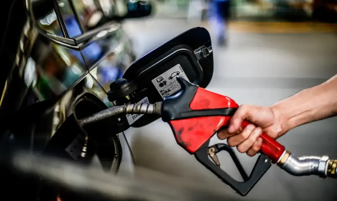 Posto é alvo do MP por fraudar licitação e superfaturar preço de combustivel em R$ 50 mil
