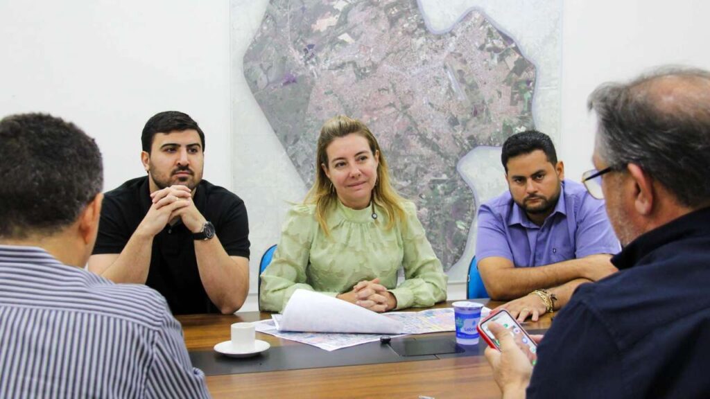 Prefeita recebe deputado federal e pede apoio para destravar recursos para VG