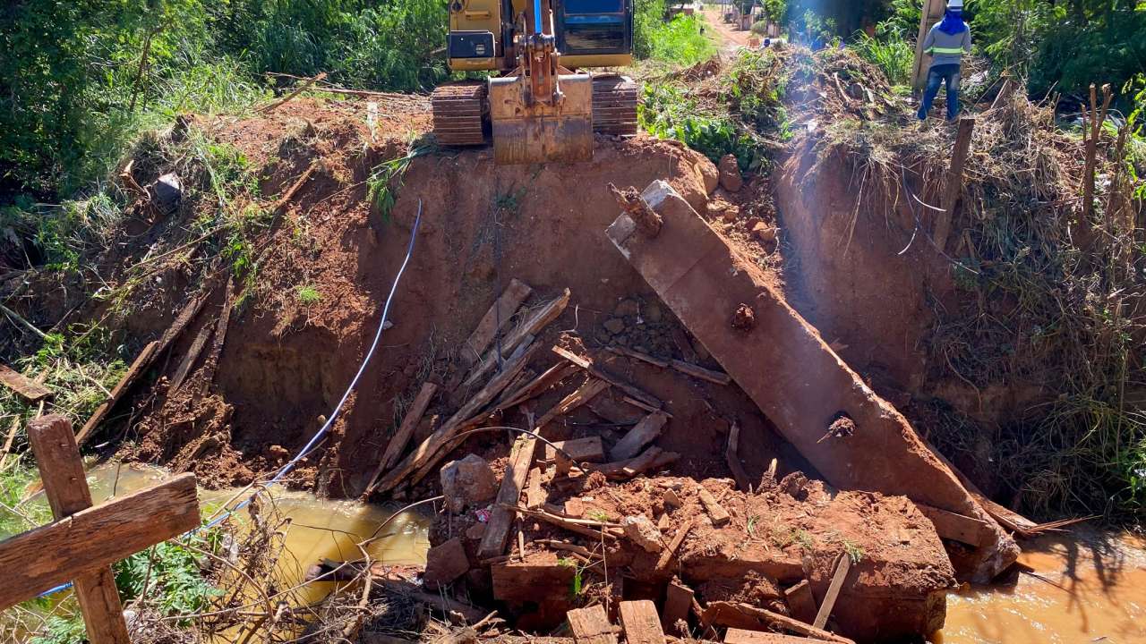 Prefeitura inicia reconstrução de ponte entre Monte Castelo e Vila Operária