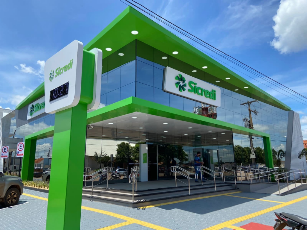 Sicredi é condenada a pagar R$ 24 mil por negar seguro de residência destruída por vendaval em MT