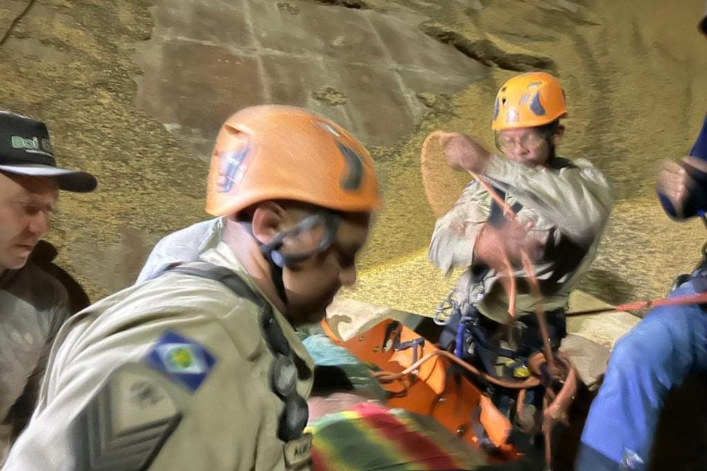 Trabalhador morre soterrado por grãos de soja em armazém e colega é resgatado