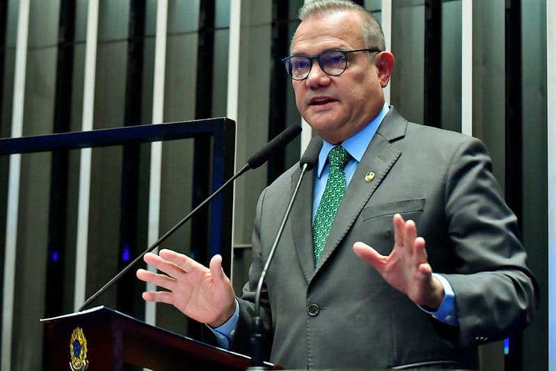 “assumiu o lugar de quem admitiu safadeza no INSS”